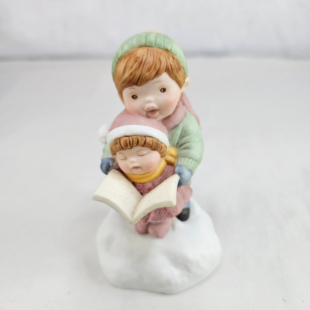 Avon Joy to the World Caroling Children Handpainted Porcelain‎ Music Box 1985